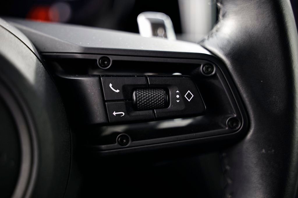 Used 2023 Porsche Macan Turbo image 37