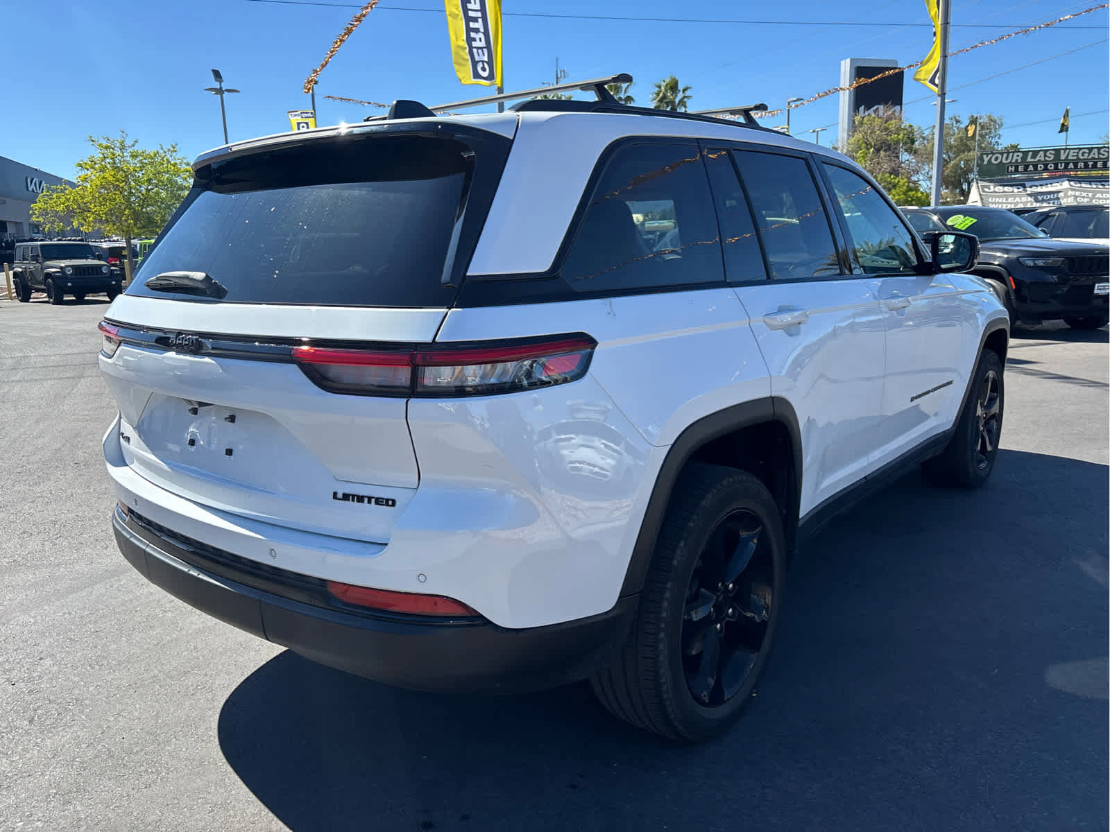 Used 2023 Jeep Grand Cherokee Limited w/ Black Appearance Package image 5