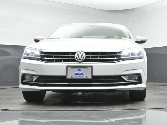 Used 2016 Volkswagen Passat 3.6 SEL Premium FWD image 12