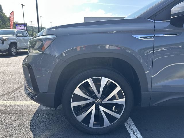 Used 2023 Volkswagen Taos SE w/ Panoramic Sunroof Package AWD/4WD image 21