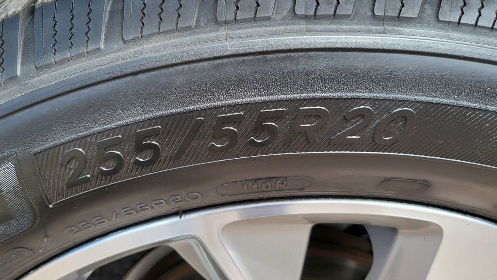 Used 2020 Chevrolet Traverse Premier w/ LPO, Floor Liner Package FWD image 17