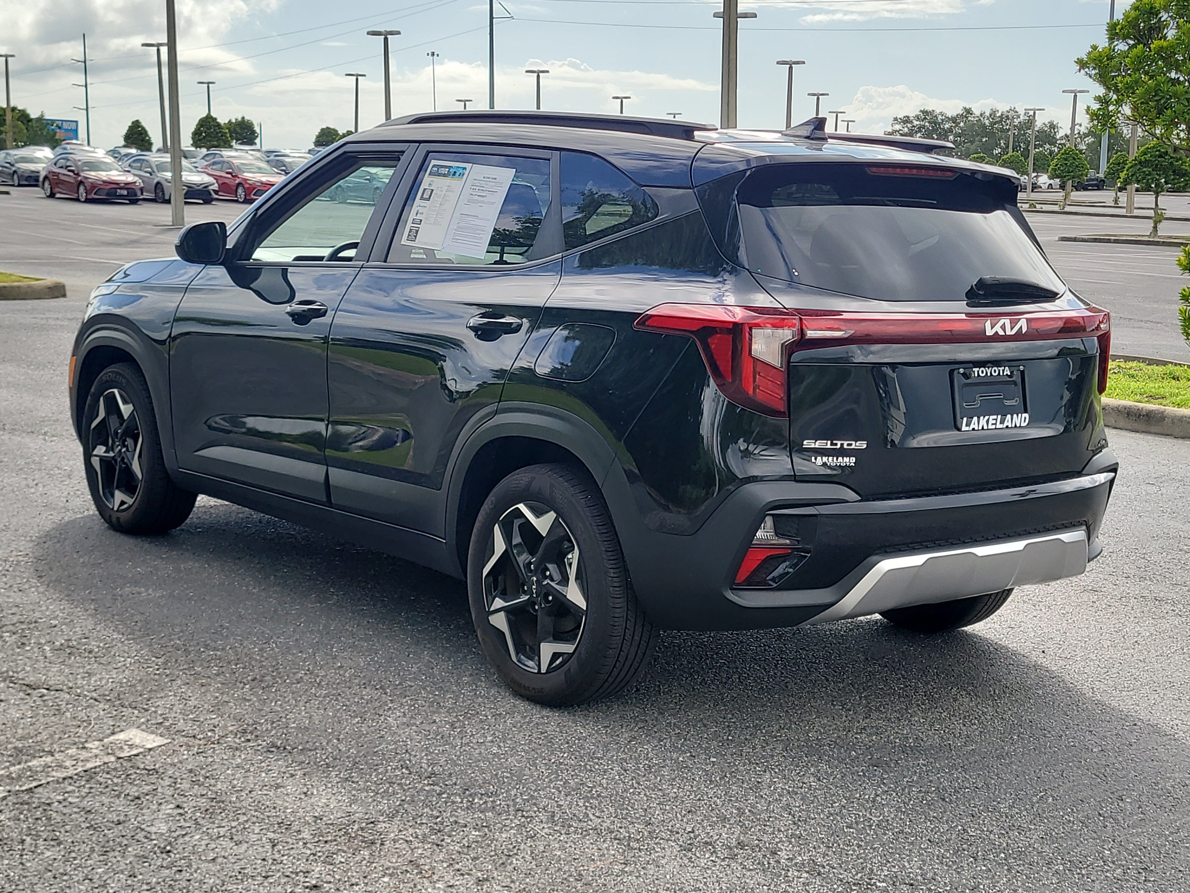 Used 2025 Kia Seltos S FWD image 5