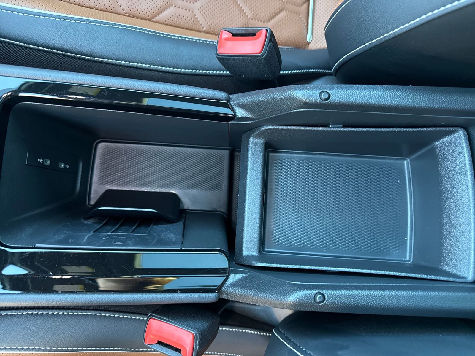 Certified 2025 Volkswagen Tiguan SEL R-Line image 27