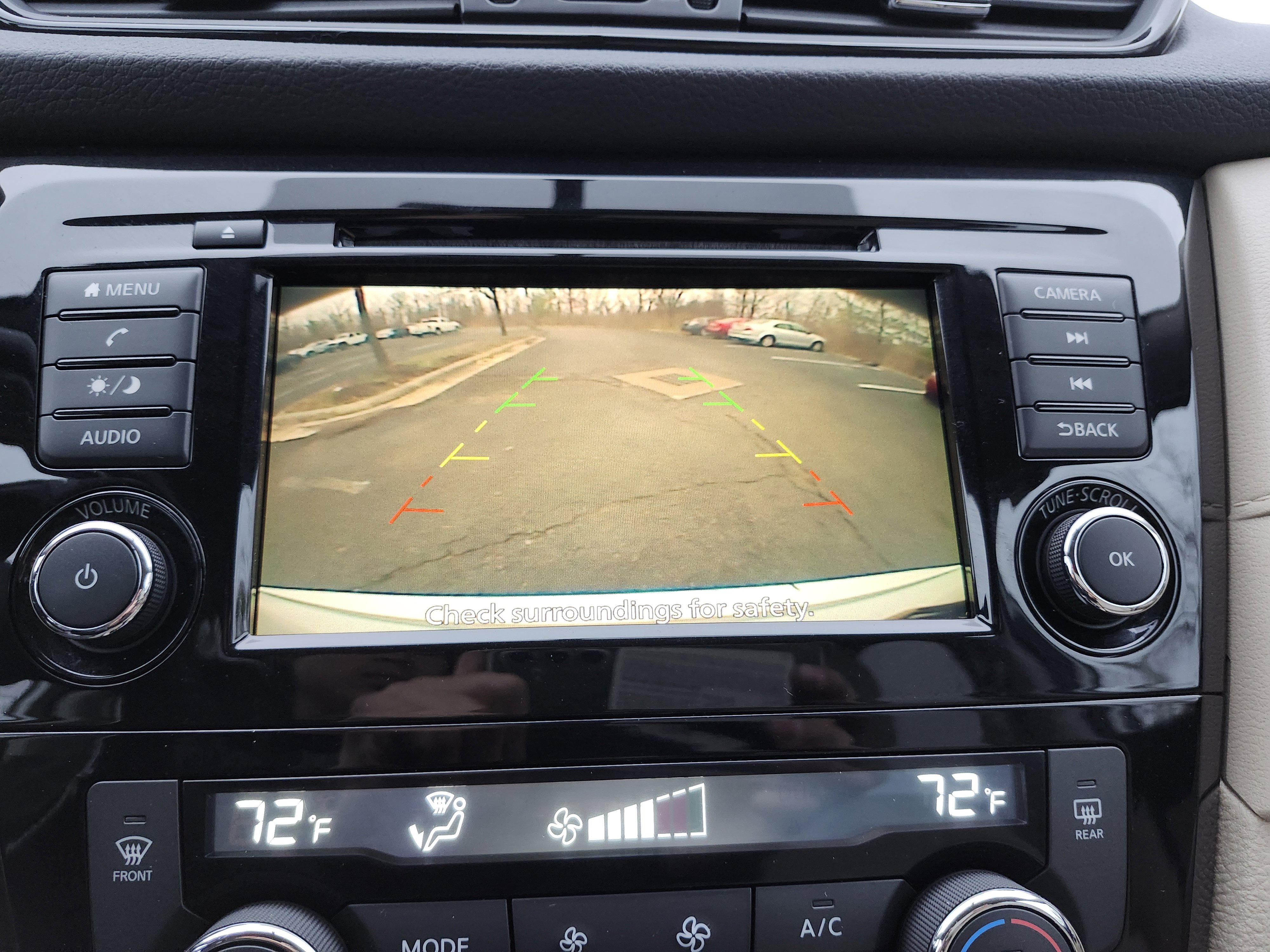 Used 2018 Nissan Rogue SV image 2