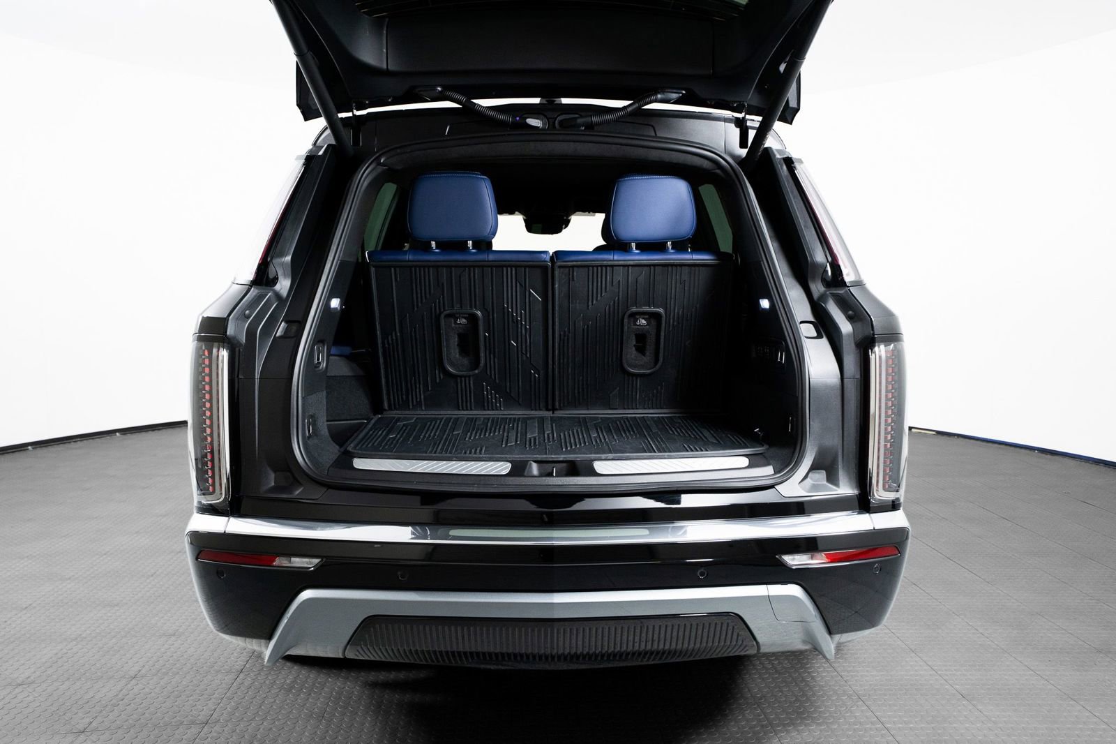 Used 2026 Cadillac Vistiq Premium Luxury w/ LPO, Floor Liner Package AWD/4WD image 41