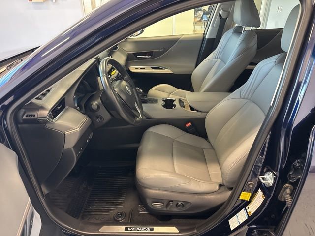 Used 2021 Toyota Venza XLE w/ Softex Package image 11