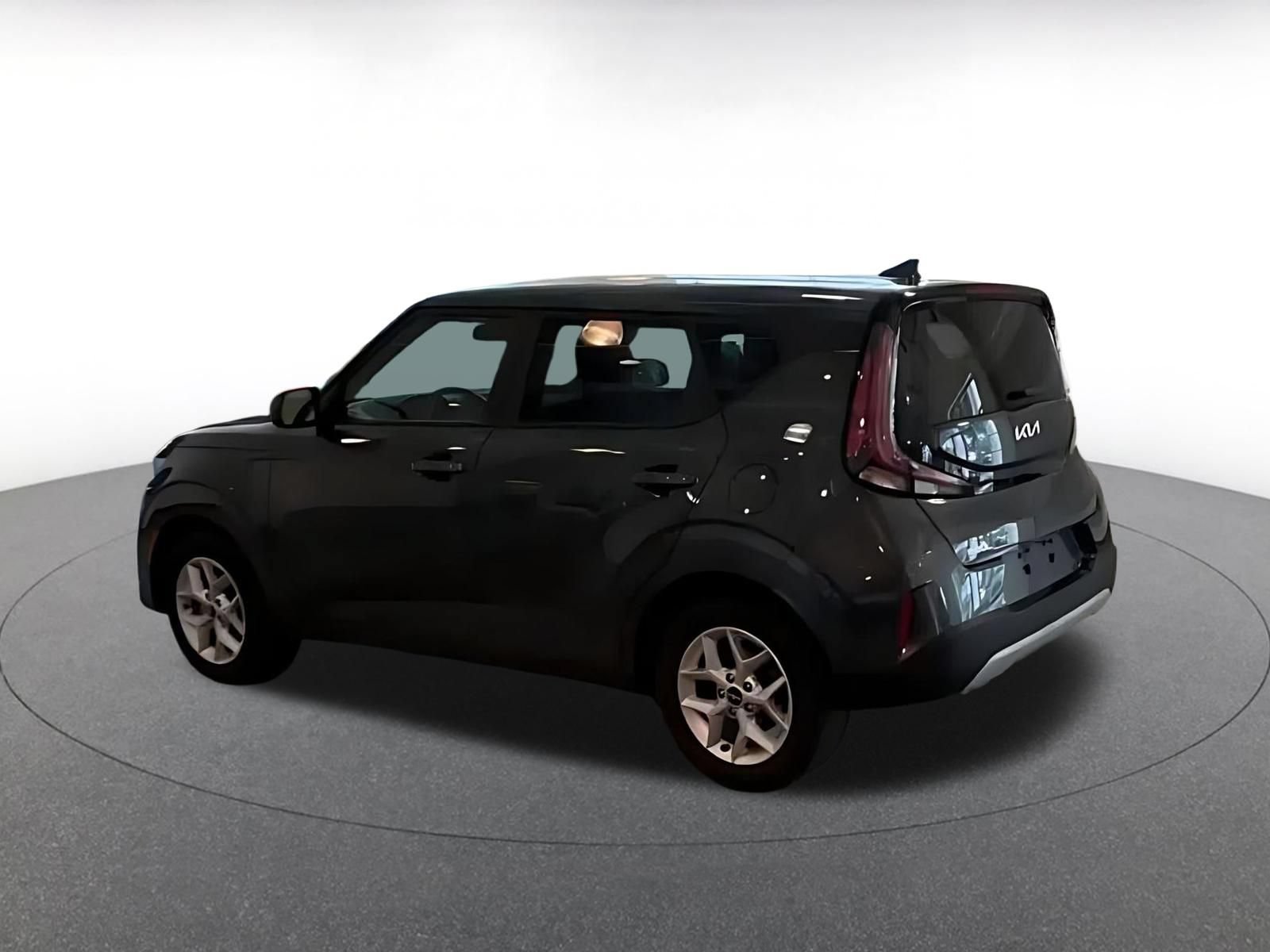 Used 2025 Kia Soul LX w/ LX Technology Package FWD image 8