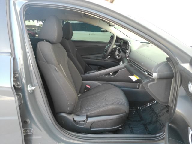 Used 2026 Hyundai Elantra SE FWD image 19