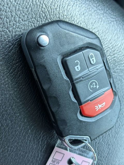 Used 2021 Jeep Wrangler Unlimited Sahara AWD/4WD image 29