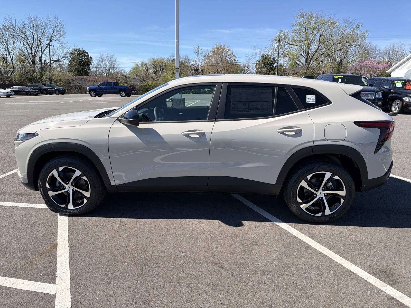 New 2026 Chevrolet Trax RS w/ Sunroof Package FWD image 11