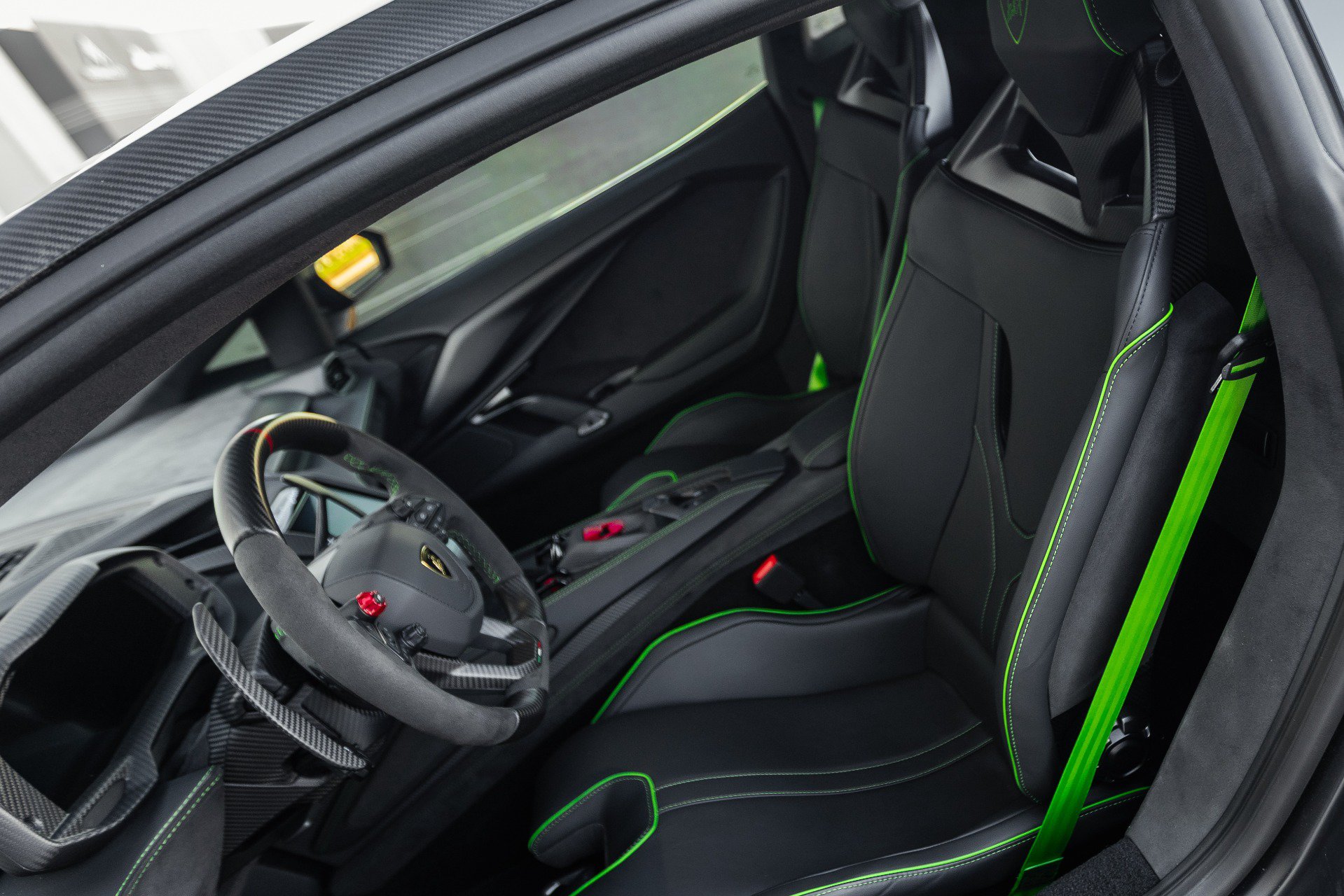 Used 2025 Lamborghini Revuelto AWD/4WD image 50