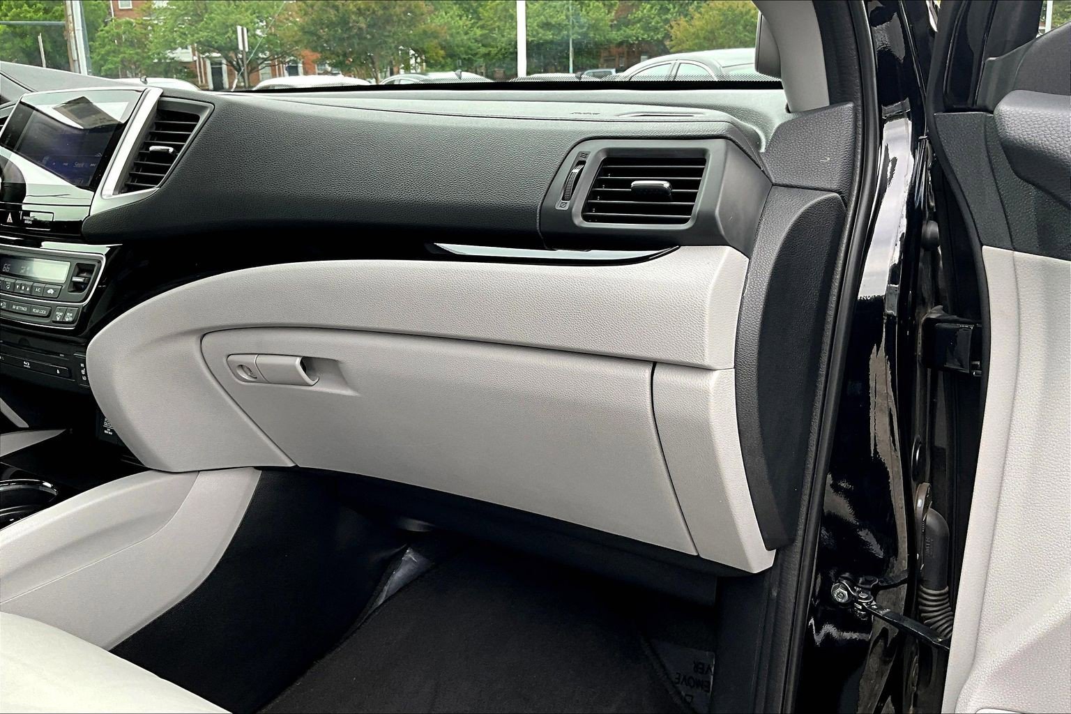 Used 2017 Honda Pilot Touring image 16