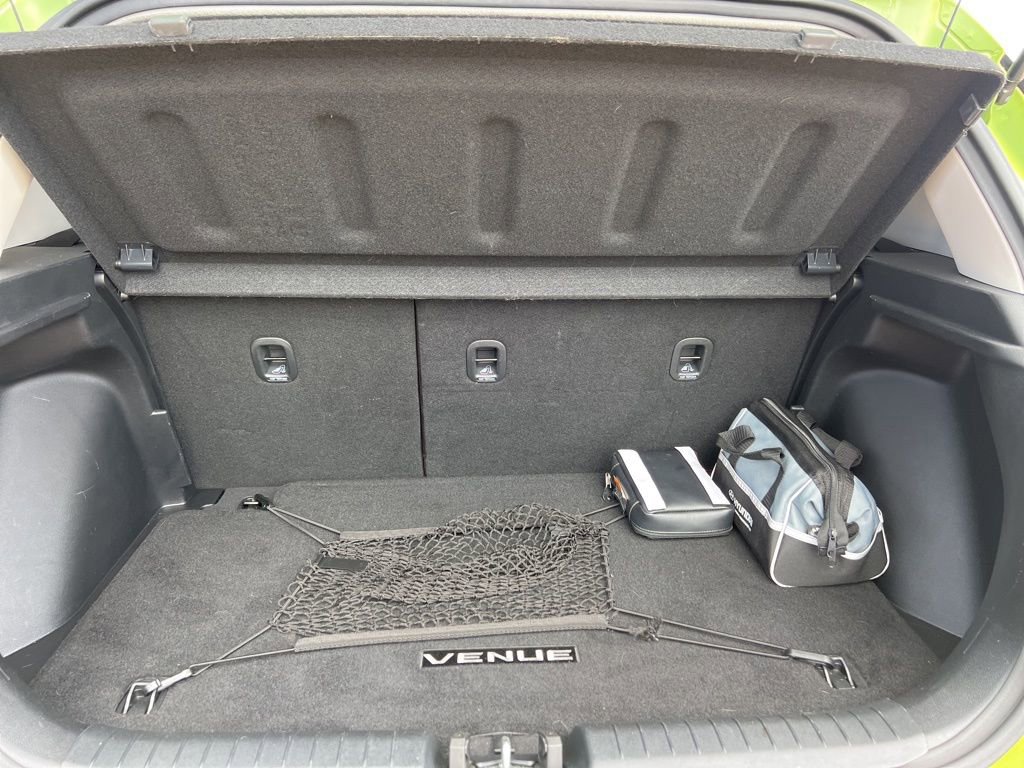 Used 2024 Hyundai Venue SEL image 16