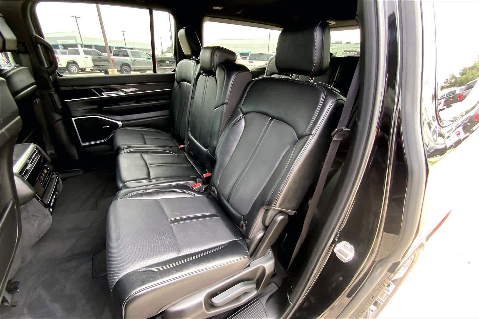Used 2024 Jeep Wagoneer Series II w/ Flexible Seating Group AWD/4WD image 20