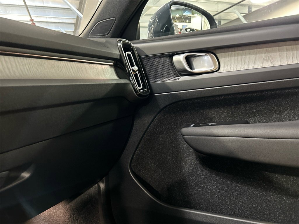 Used 2021 Volvo XC40 T5 Inscription w/ Climate Package image 20