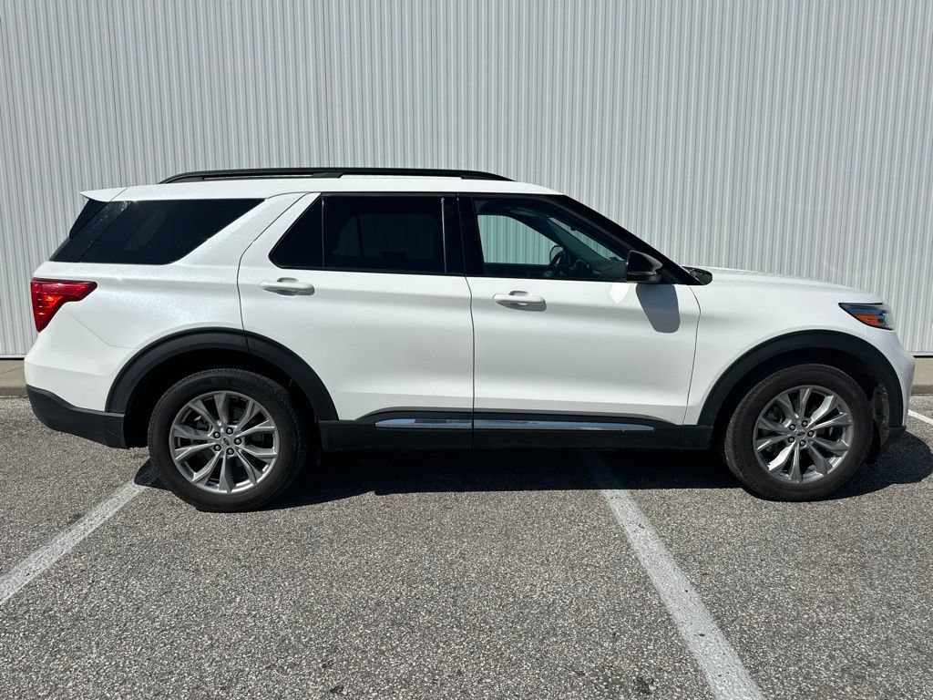 Used 2024 Ford Explorer XLT w/ Equipment Group 202A AWD/4WD image 9