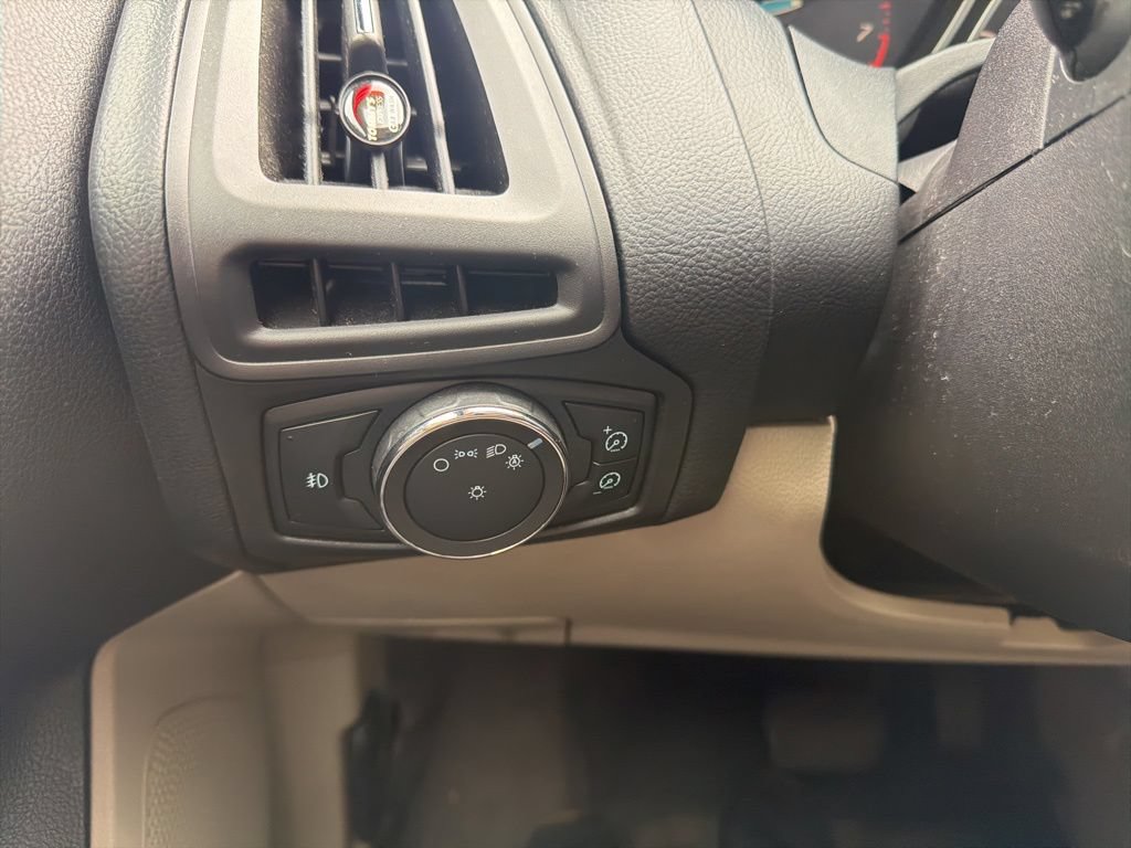 Used 2012 Ford Focus SEL FWD image 16
