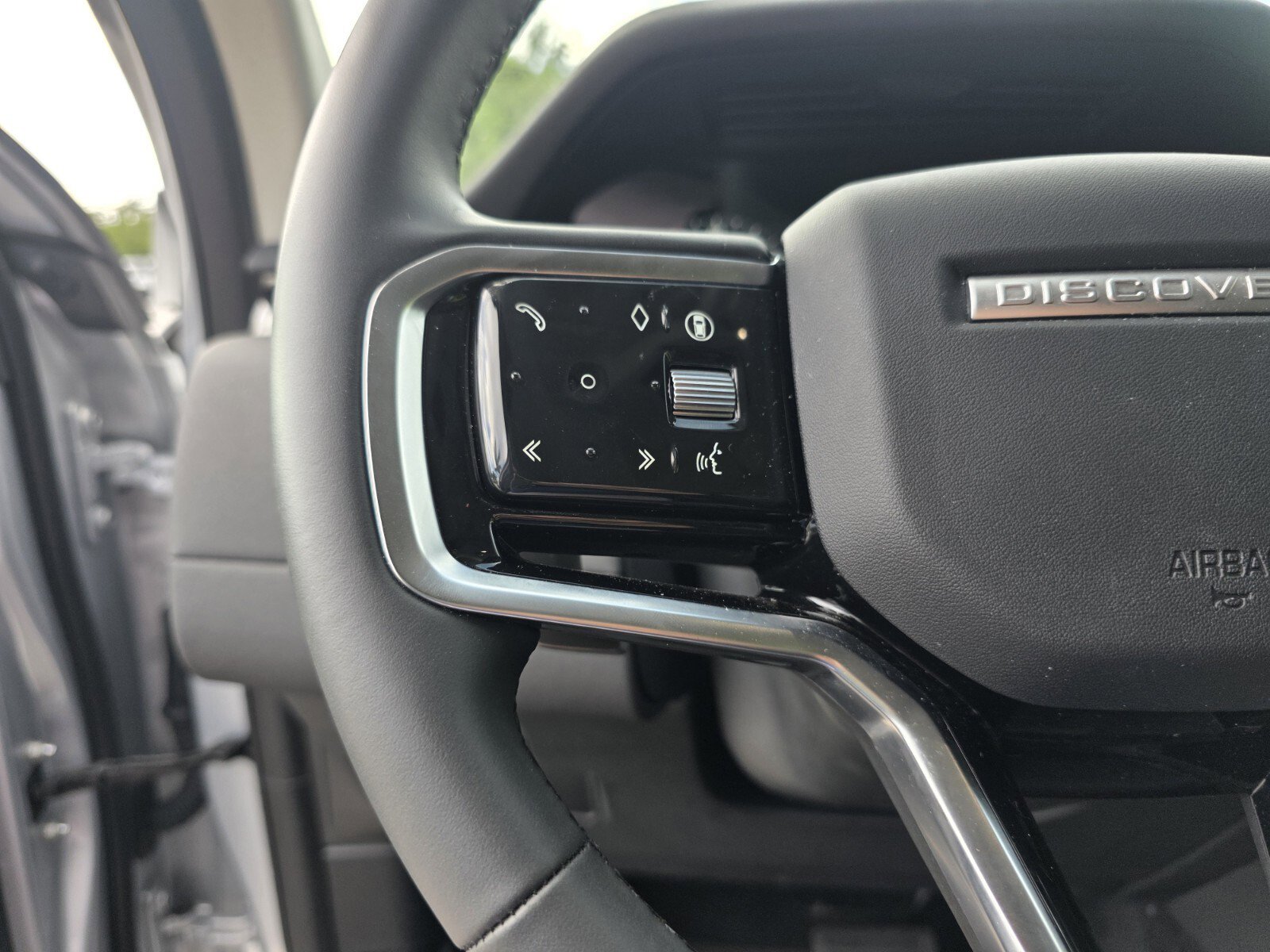 Certified 2025 Land Rover Discovery Sport S image 28