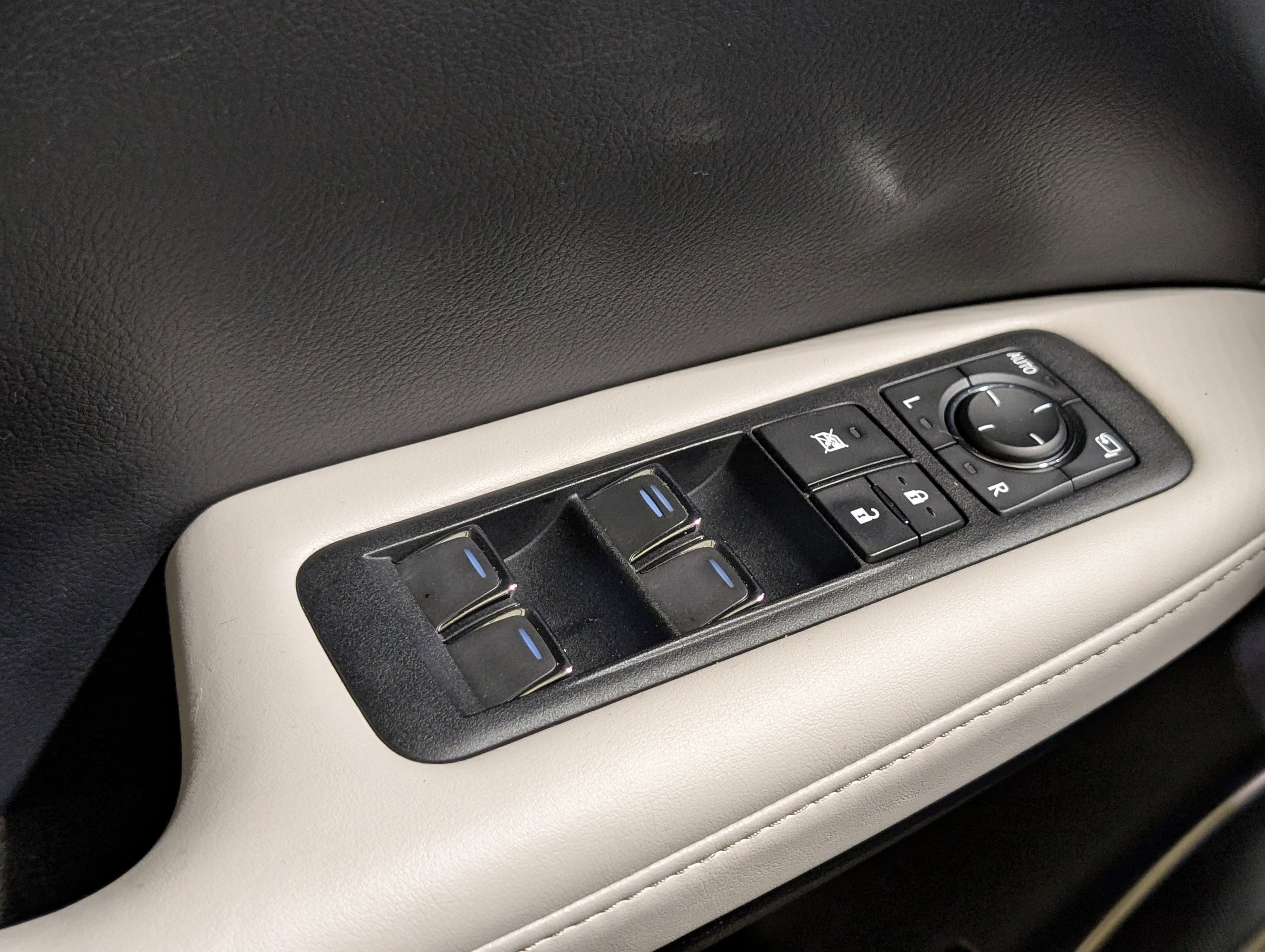 Used 2020 Lexus RX 450h AWD w/ Premium Package image 31