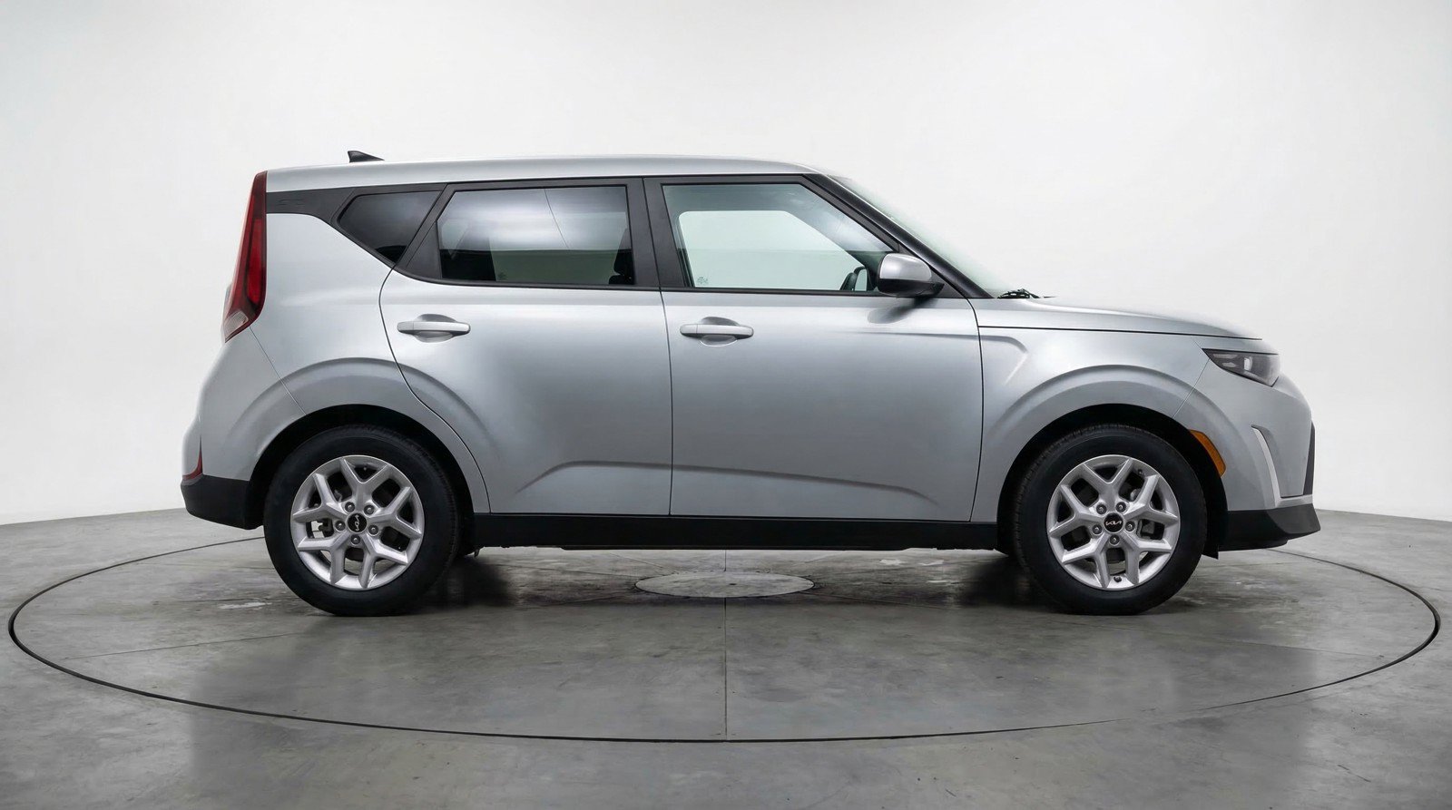 Used 2025 Kia Soul LX w/ LX Technology Package FWD image 11