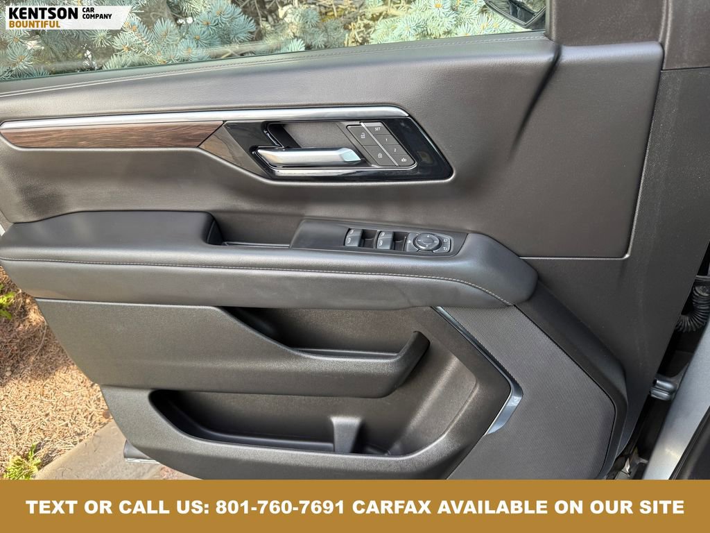 Used 2025 Chevrolet Suburban Z71 image 21