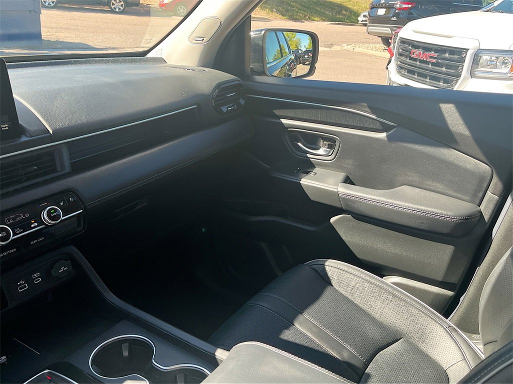 Used 2025 Honda Pilot Elite image 23