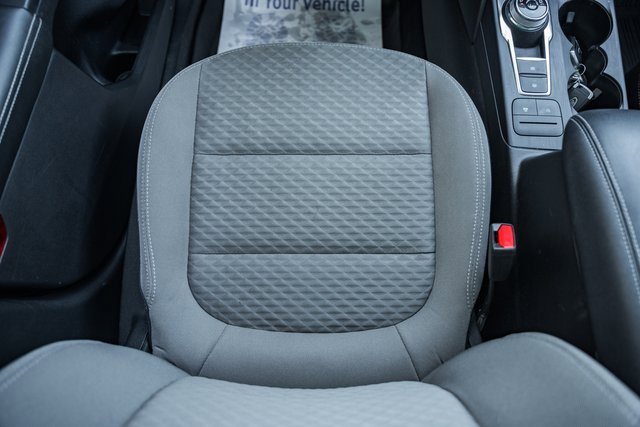 Used 2022 Ford Escape SE w/ SE Sport Appearance Package image 36