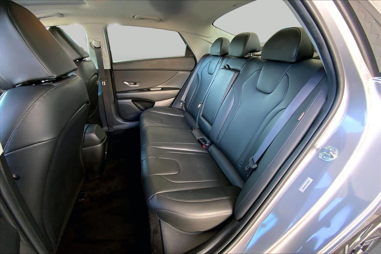 Used 2025 Hyundai Elantra Limited FWD image 21