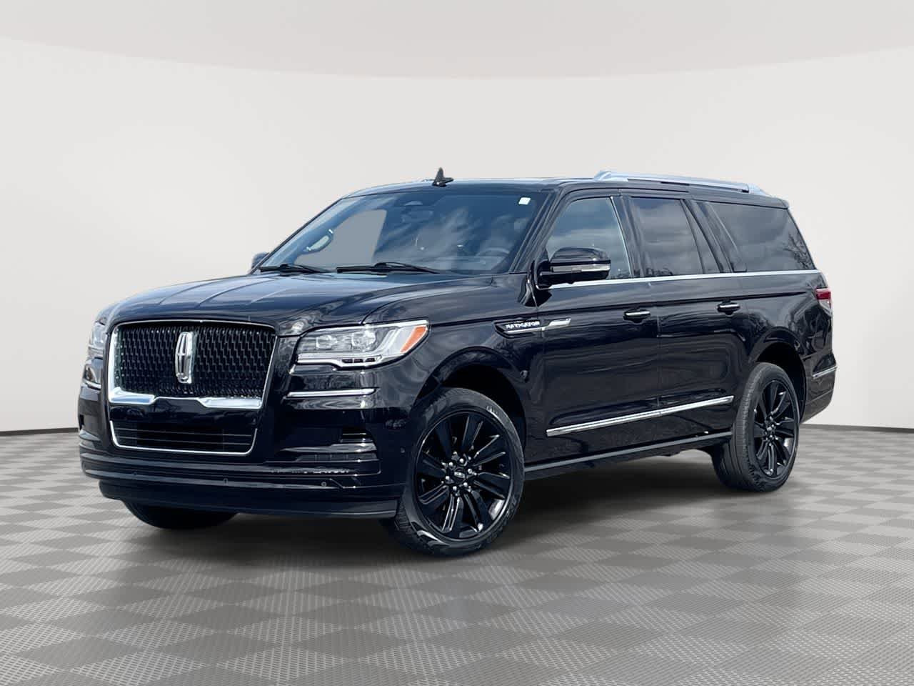 Used 2024 Lincoln Navigator L Reserve image 1
