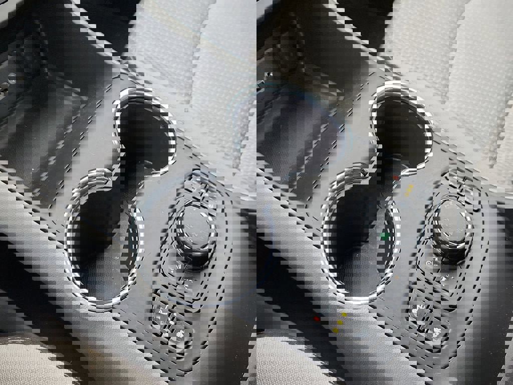 Used 2023 GMC Terrain SLE w/ Driver Convenience Package image 30