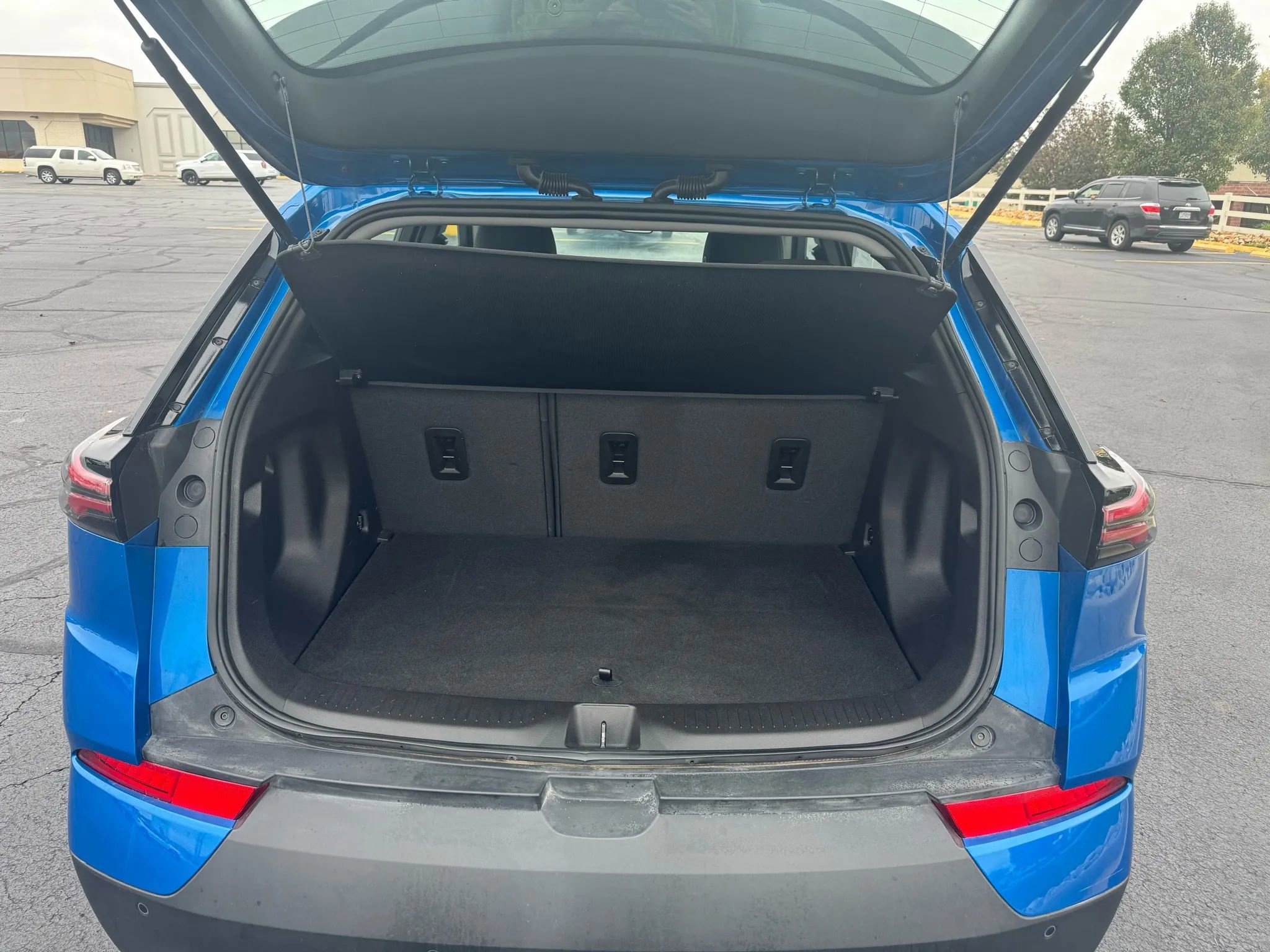 Used 2022 Chevrolet Bolt EUV LT w/ Comfort Package image 10