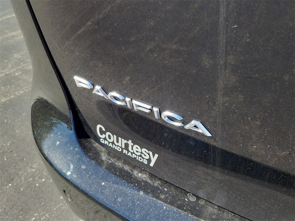 New 2026 Chrysler Pacifica Pinnacle image 8