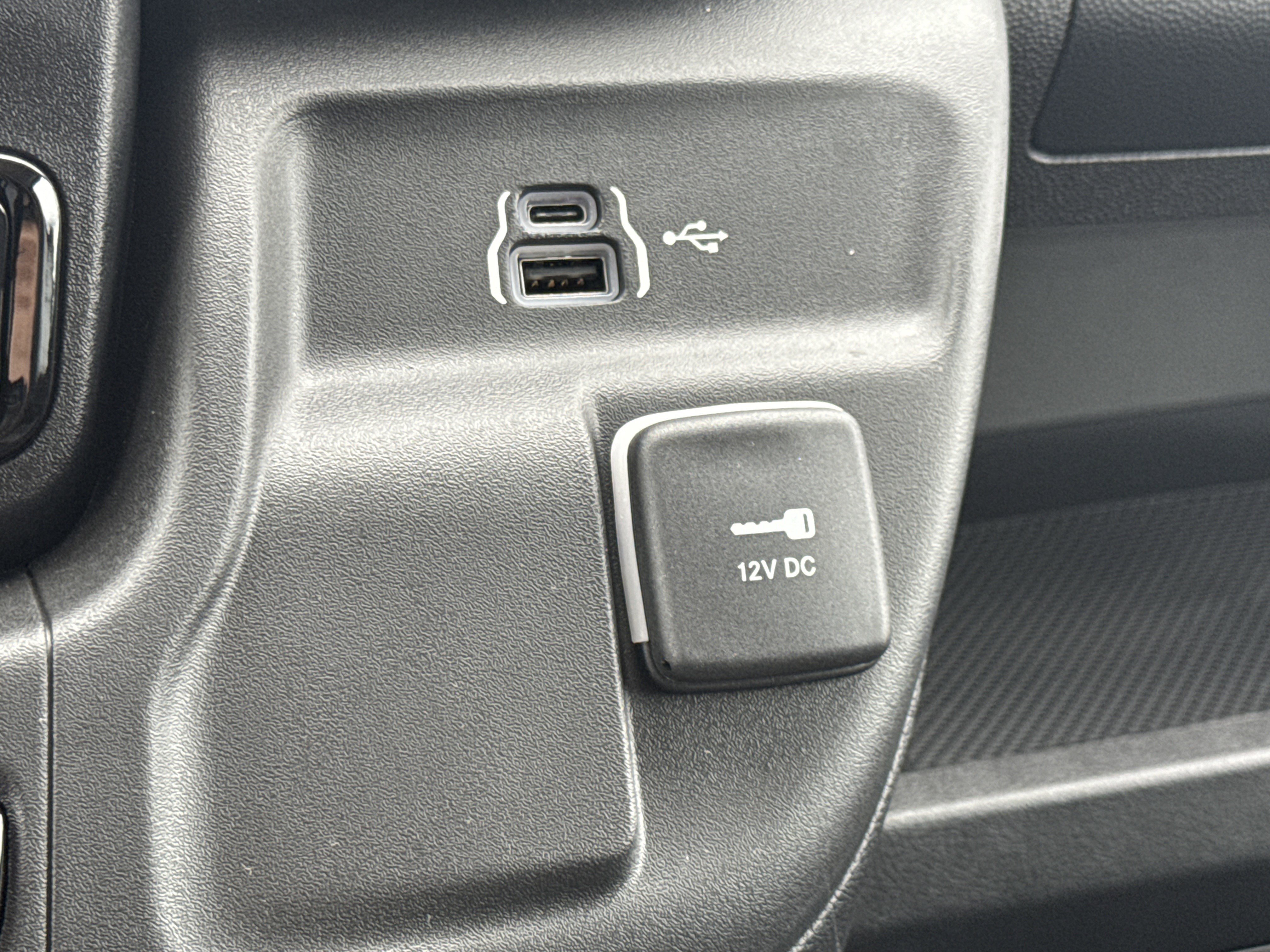 Used 2025 RAM ProMaster 2500 w/ Storage Group image 13