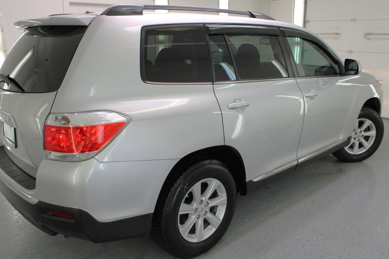 Used 2011 Toyota Highlander SE w/ Tow Pkg FWD image 15
