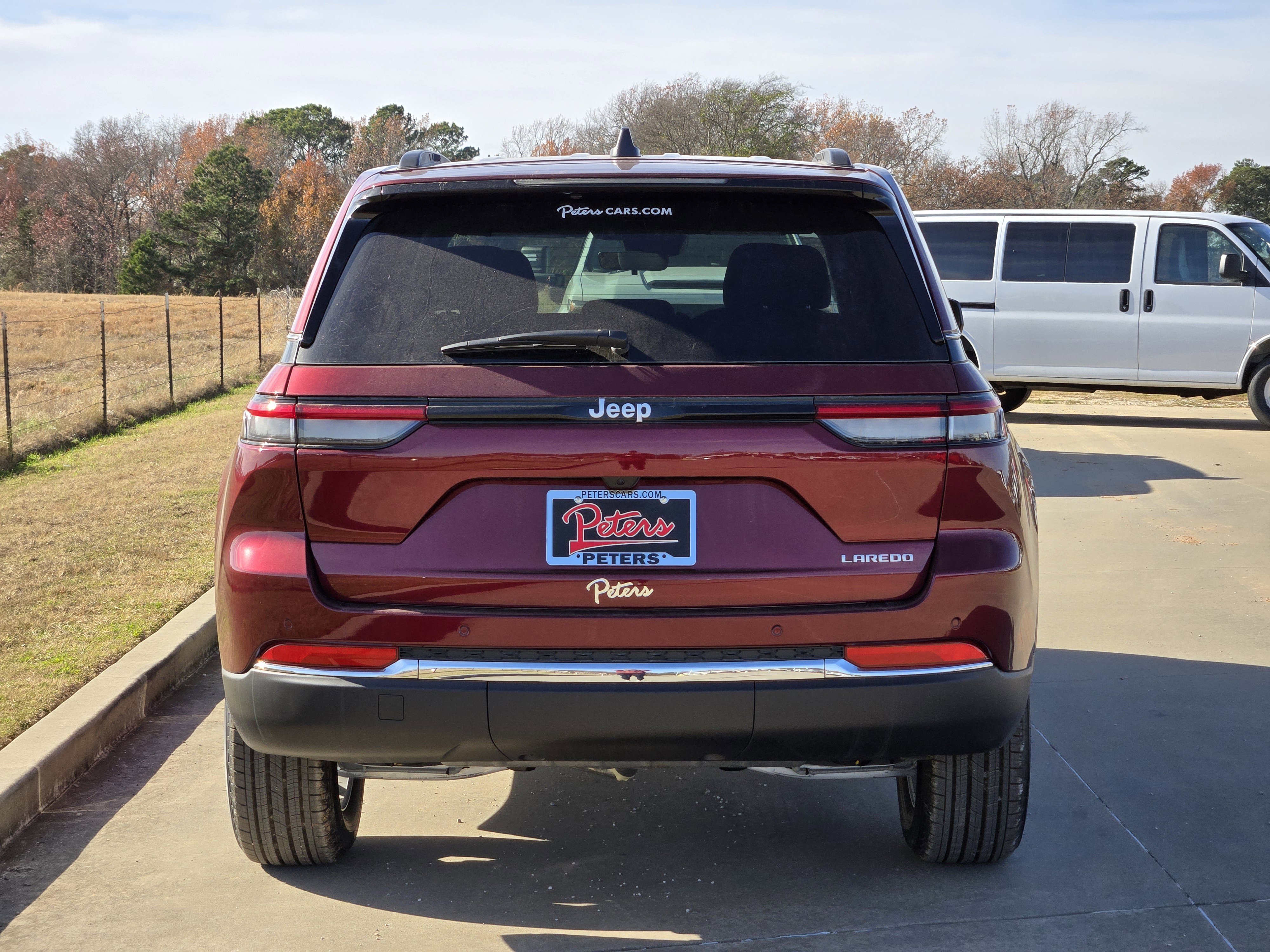 New 2025 Jeep Grand Cherokee Laredo w/ Luxury Tech Group I RWD image 4