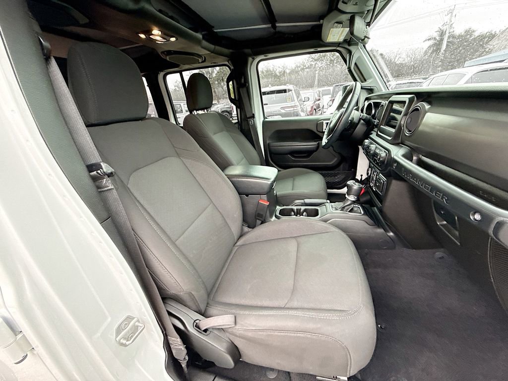 Used 2023 Jeep Wrangler Unlimited w/ Cold Weather Group image 32