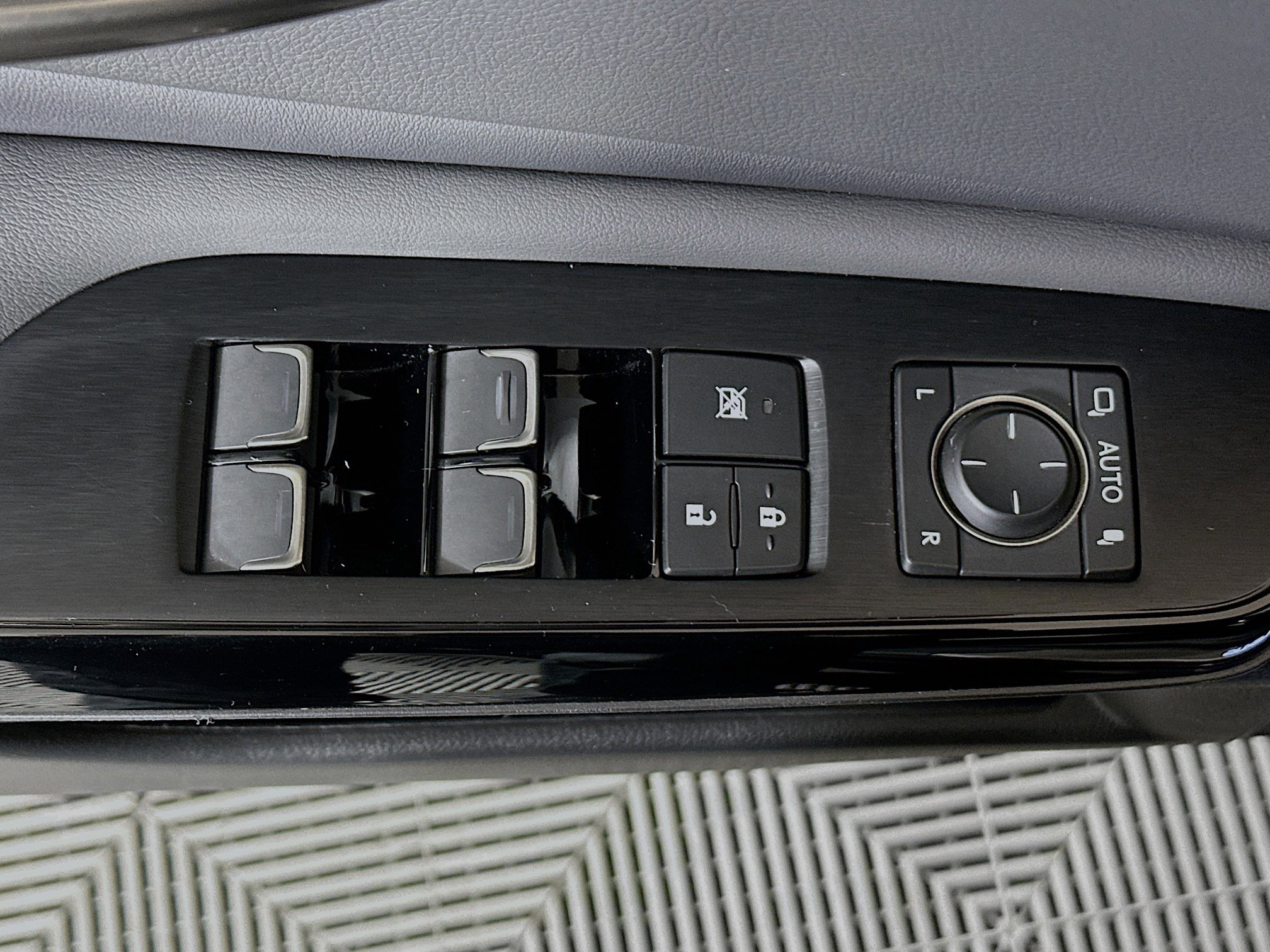 Used 2024 Lexus ES 350 F Sport w/ Accessory Package (Z2) FWD image 14