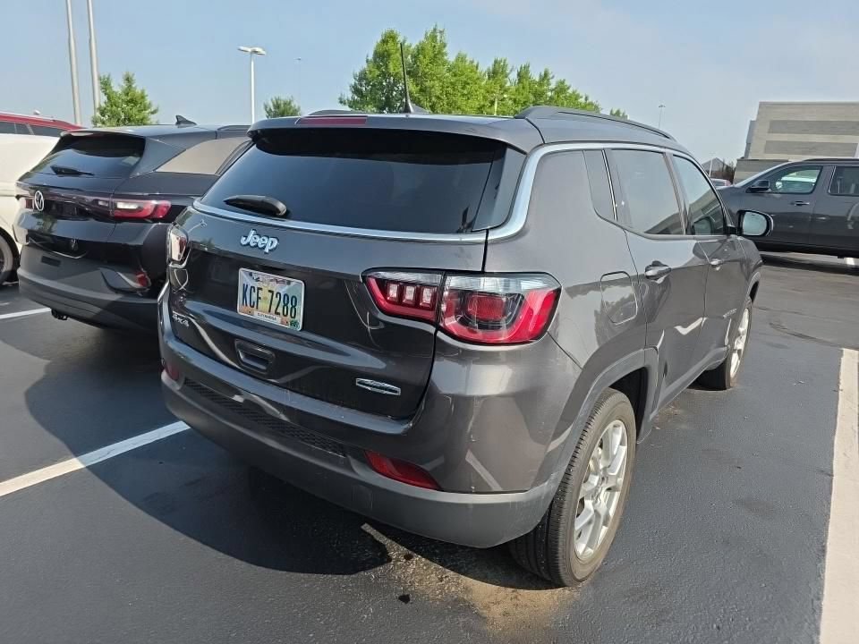 Used 2023 Jeep Compass Latitude AWD/4WD image 3
