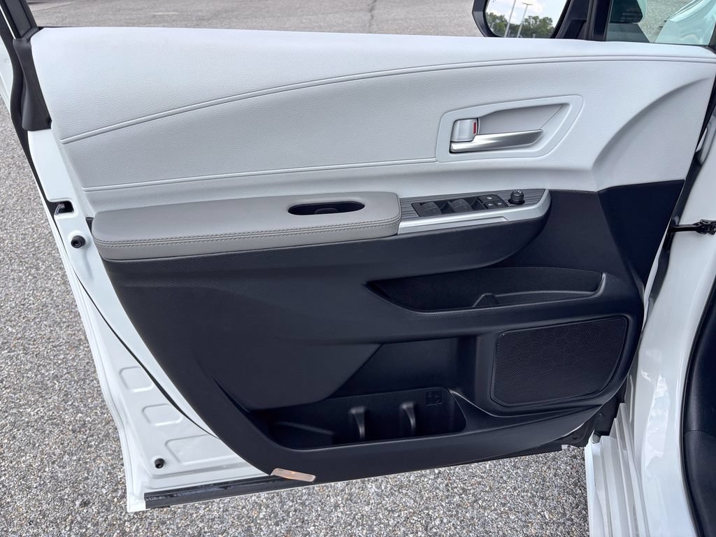 Certified 2026 Toyota Sienna XLE FWD image 17