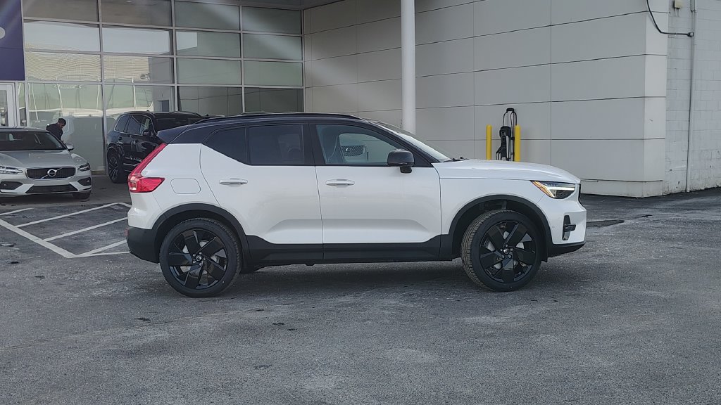 New 2026 Volvo XC40 B5 Ultra w/ Climate Package AWD/4WD image 2