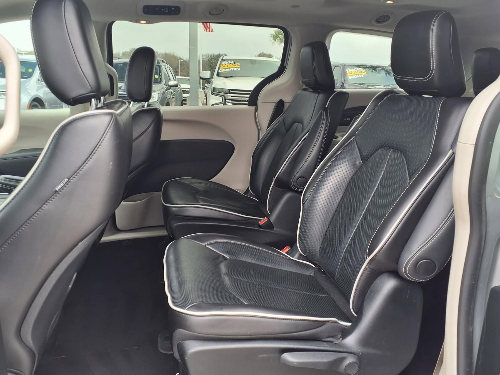 Used 2023 Chrysler Pacifica Limited image 18