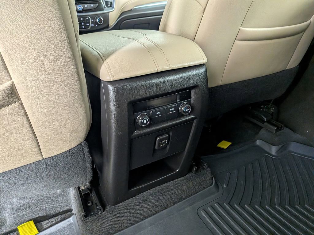 Used 2022 Chevrolet Traverse LT image 34