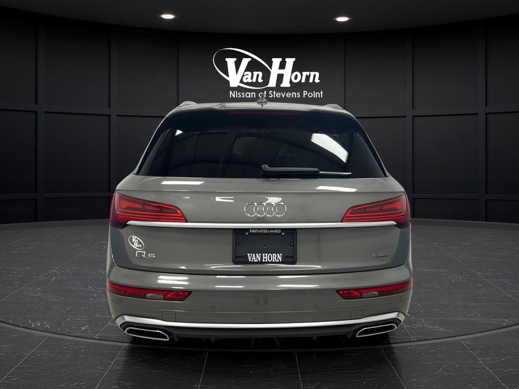 Used 2024 Audi Q5 2.0T Premium w/ Convenience Package image 4