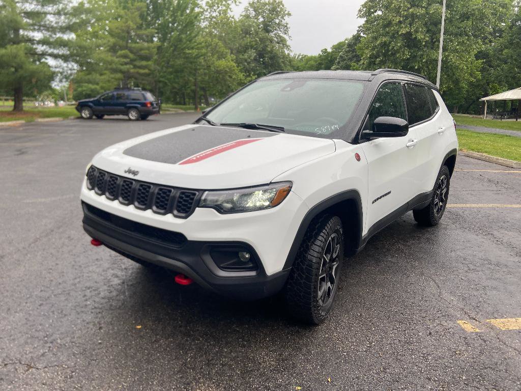 Used 2025 Jeep Compass Trailhawk AWD/4WD image 1