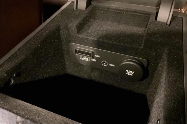 Used 2018 Jaguar XF R-Sport image 33