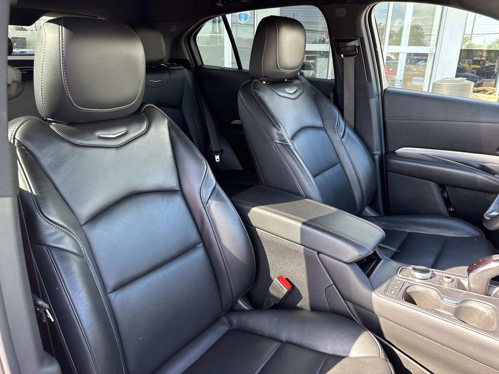 Used 2023 Cadillac XT4 Premium Luxury image 11