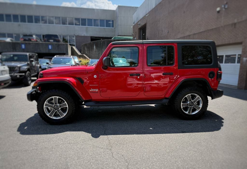 Used 2018 Jeep Wrangler Unlimited Sahara AWD/4WD image 14