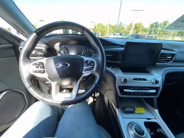 Used 2021 Ford Explorer XLT w/ Equipment Group 202A AWD/4WD image 13