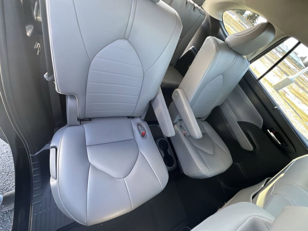 Used 2021 Toyota Highlander XLE image 27