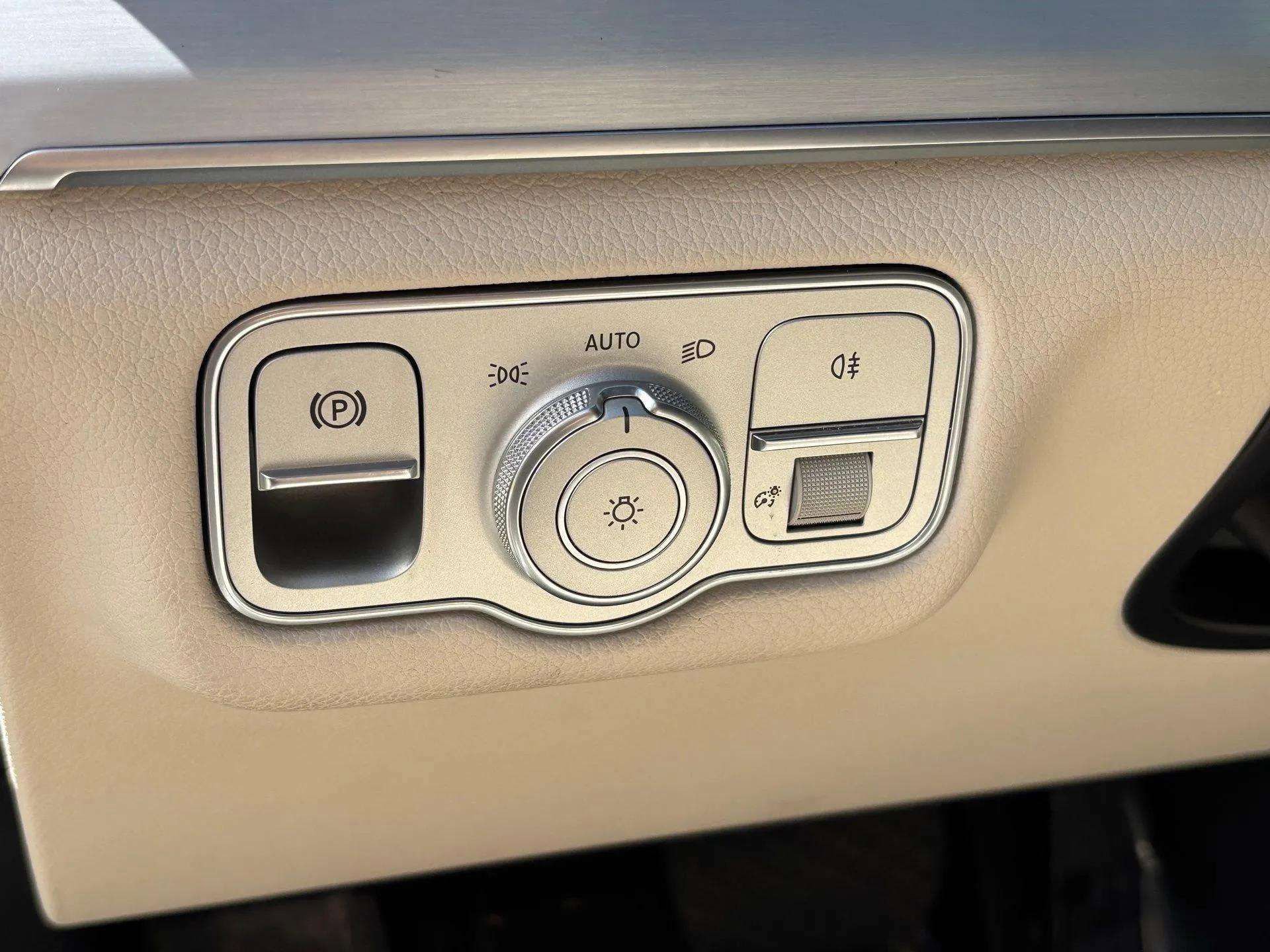 Used 2024 Mercedes-Benz GLE 450e 4MATIC image 39